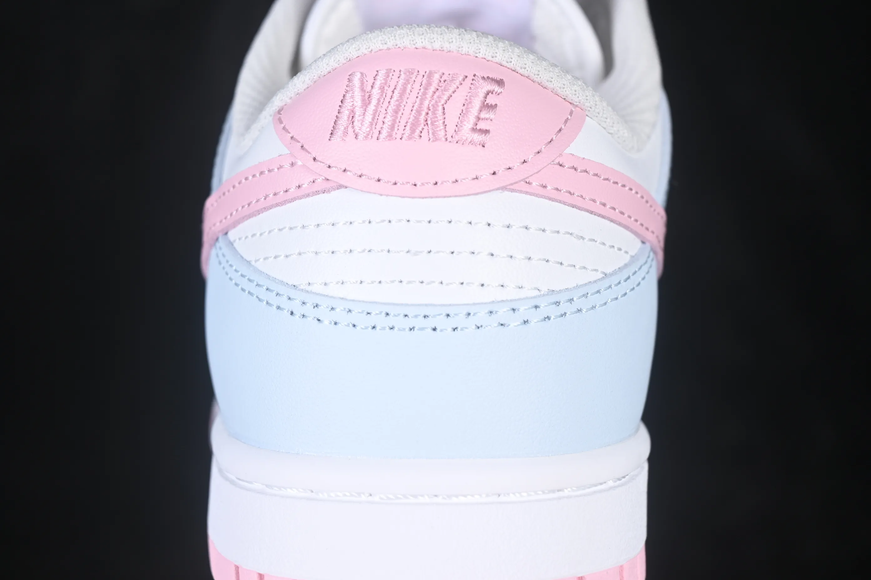 All categories Nk SB Dunk series Nk SB Dunk Low low-top sneakers Nike SB Dunk Low white, gray and pink color matching low-top casual sneakers IB3484-001